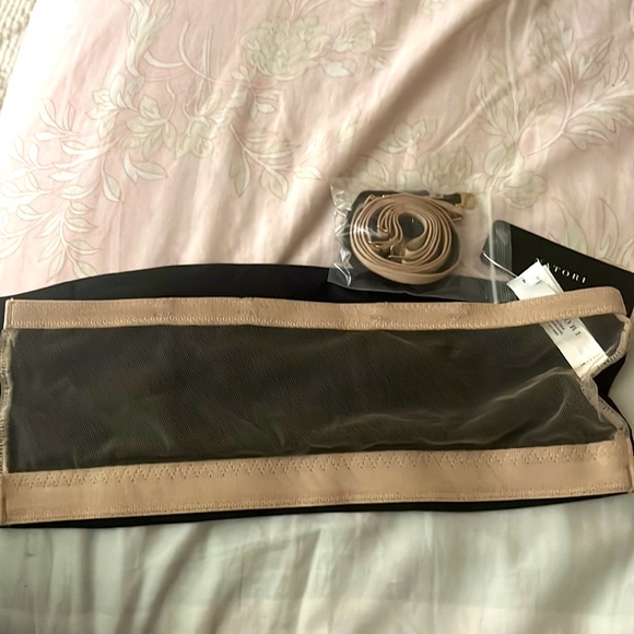 Natori Affair Convertible Bandeau Bralette - Picture 3 of 3